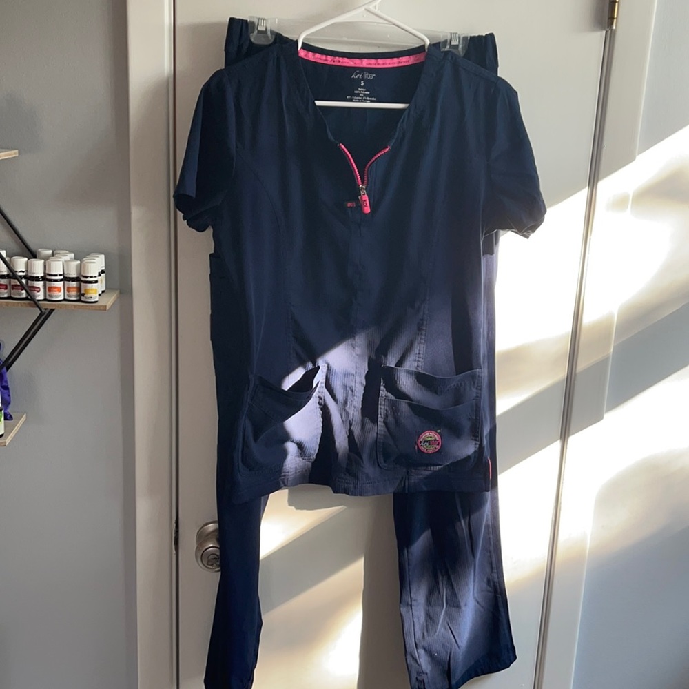 Koi lite | scrub set